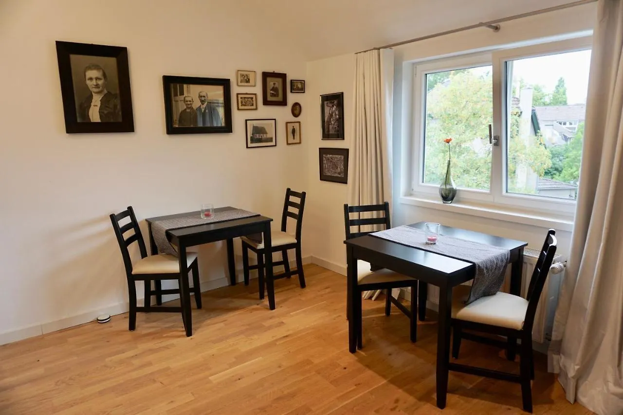 Privatzimmer Schoenfelder Düsseldorf Duitsland